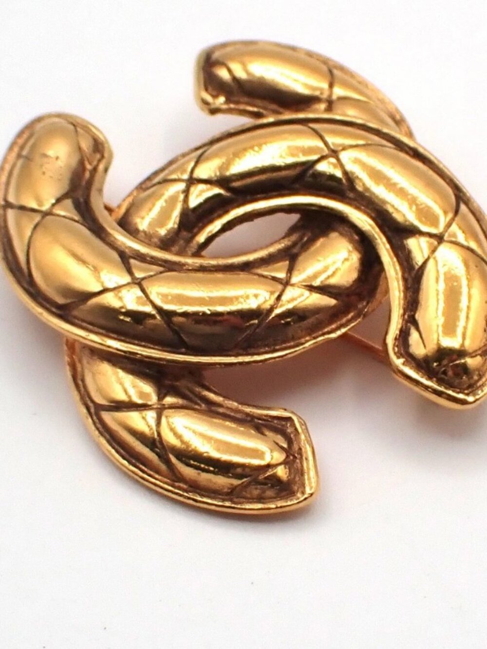 CHANEL CC Logo Matelasse Pin Brooch Gold GHW Accessory - Picture 2 of 16